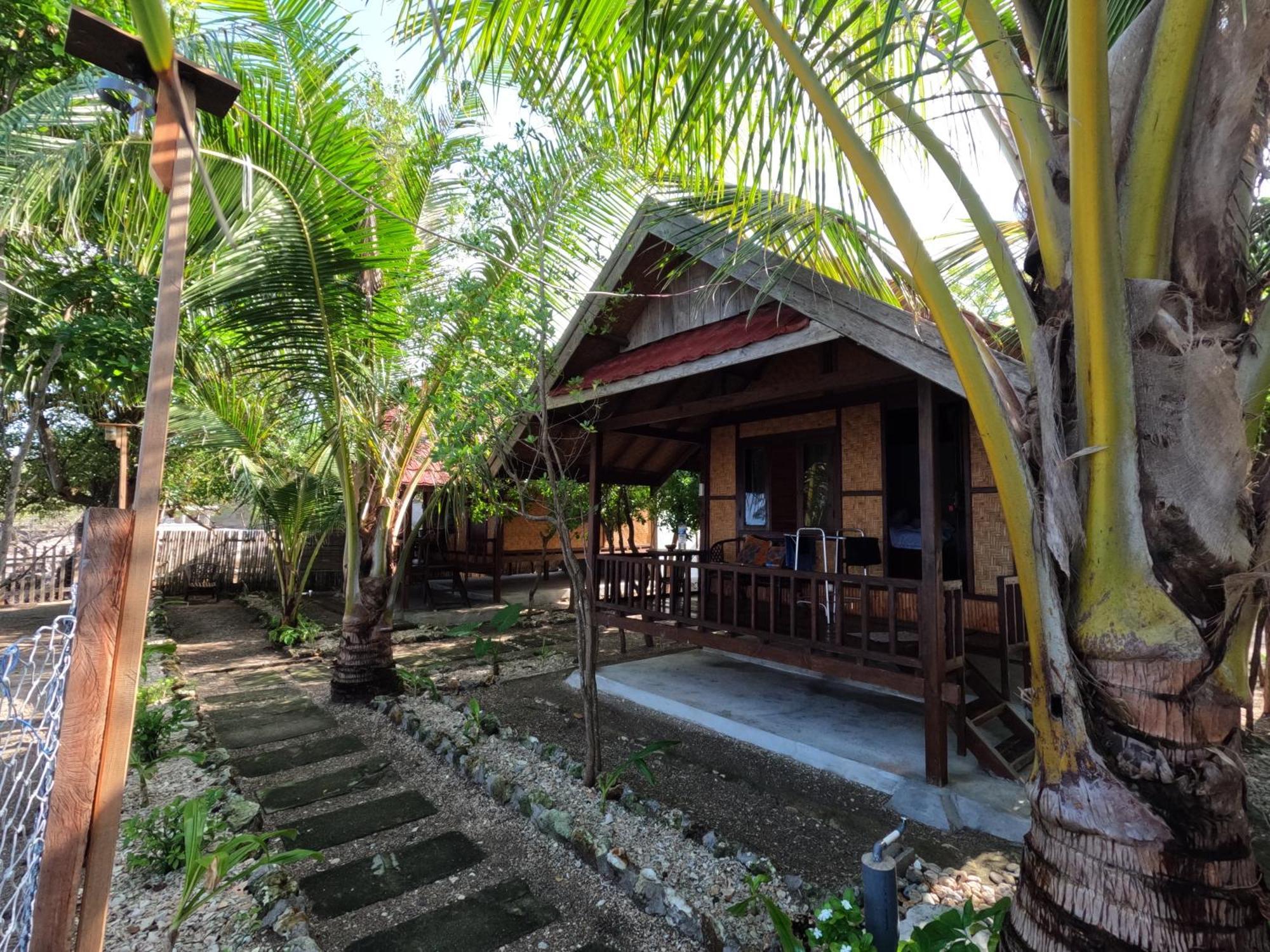 Maryan Moyo Bungalows & Resto Moyo Island Exterior photo