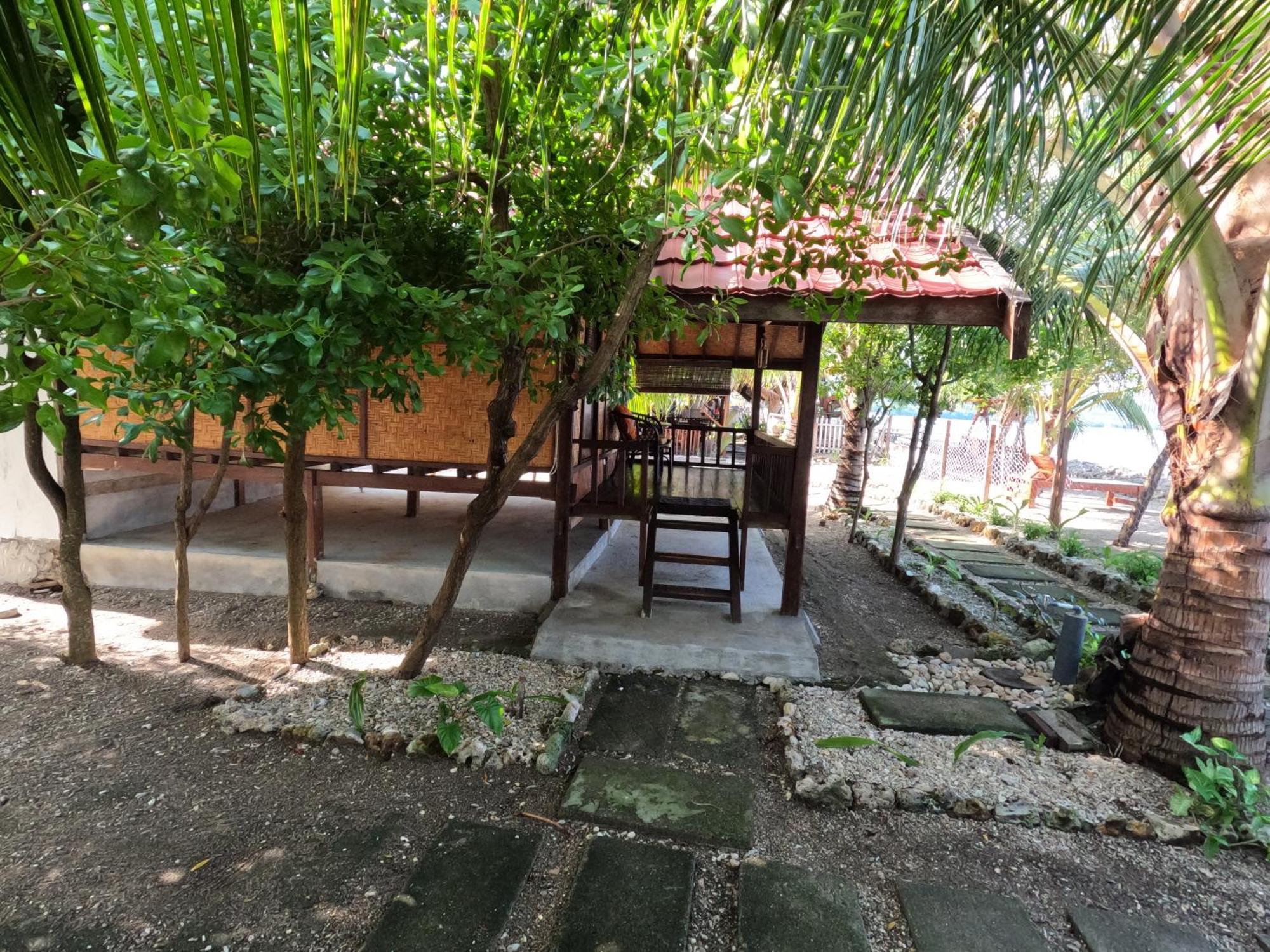Maryan Moyo Bungalows & Resto Moyo Island Exterior photo