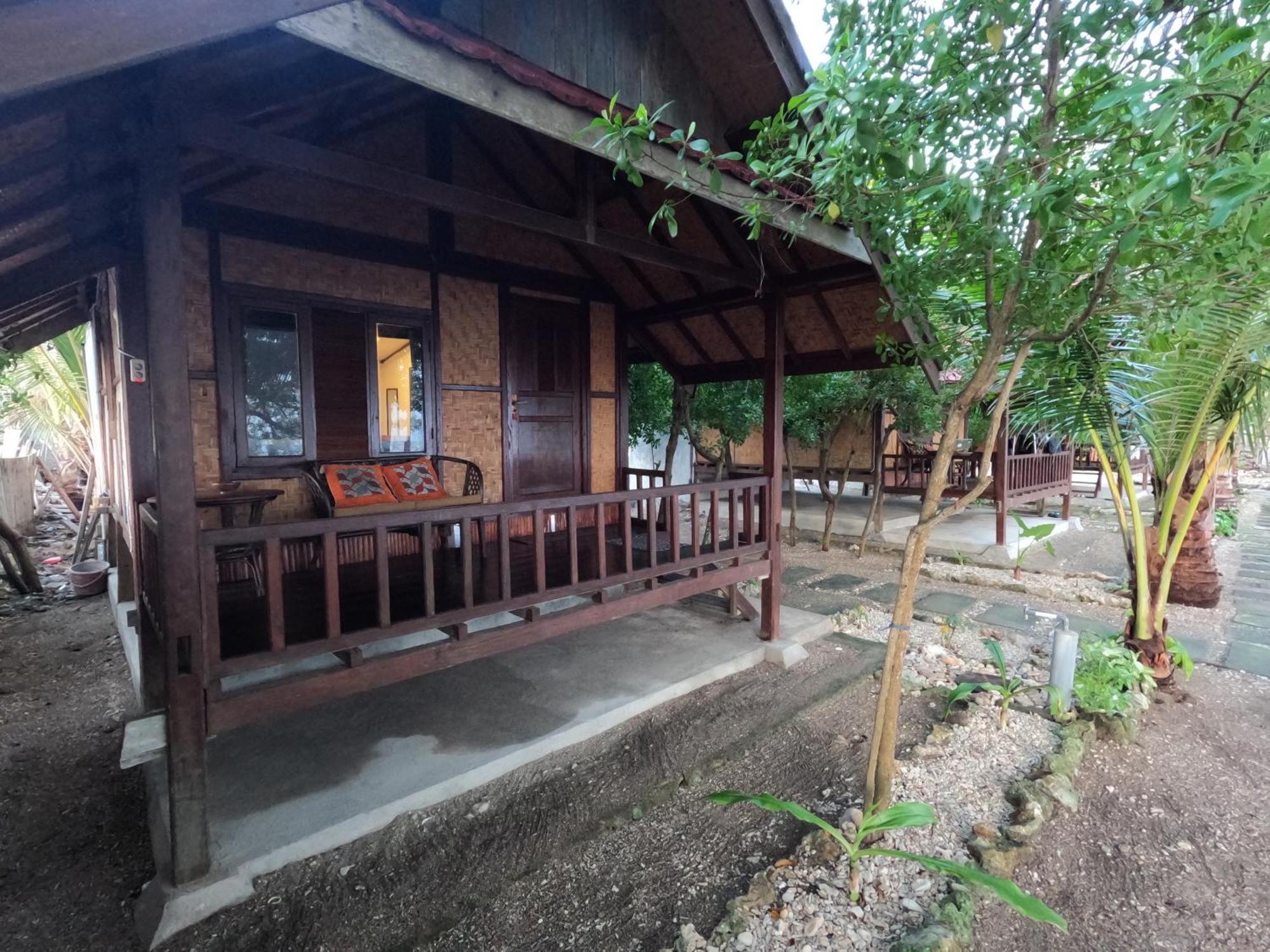 Maryan Moyo Bungalows & Resto Moyo Island Exterior photo
